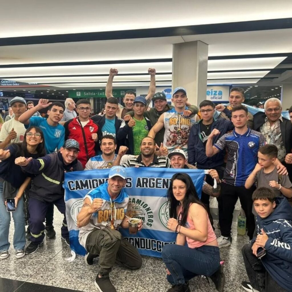 Kevin Ramírez volvió al país como un héroe del ring y del gremio